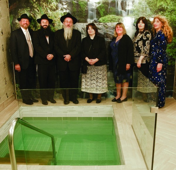 Pictured (left to right): Jeff Gladstone, sister of Andrea Adina Saltzman; Rabbi Yossi Laufer; Rabbi Yeshosua Laufer; Rebbitzen Michla Laufer; Virginia Baron; Rebbitzen Shoshana Laufer; Bracha Stuart, of the mikveh planning committee.