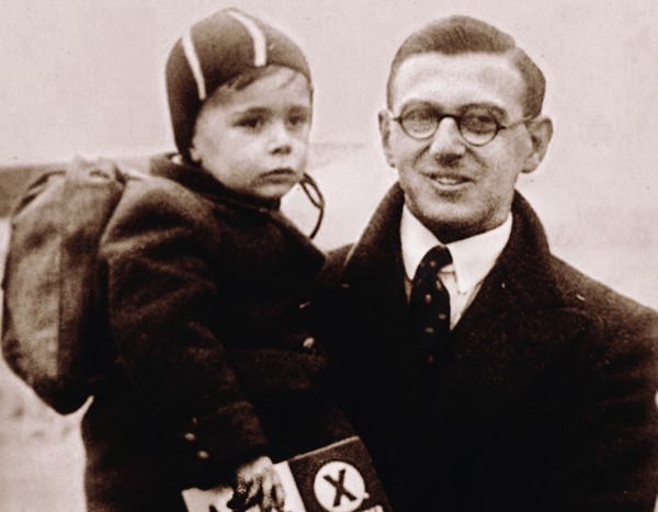 Nicholas Winton with a Kindertransport child.