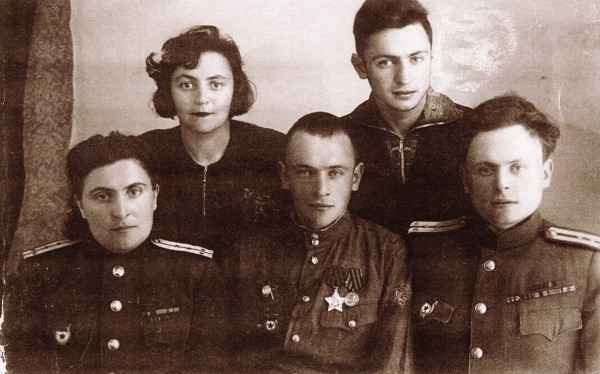 Skurkovich with his brothers and sisters who were also in the Russian army. He is in front, far right.&nbsp;