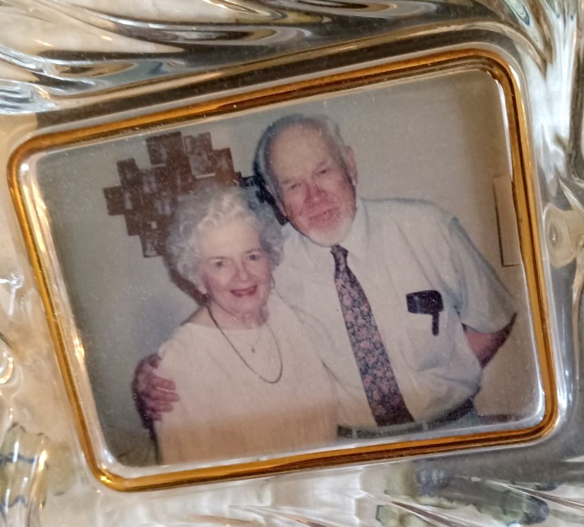 Isaac&nbsp;&ldquo;Ike&rdquo; Kessler and his wife, Sylvia, in the 1990s, a few years before their 50th wedding anniversary.