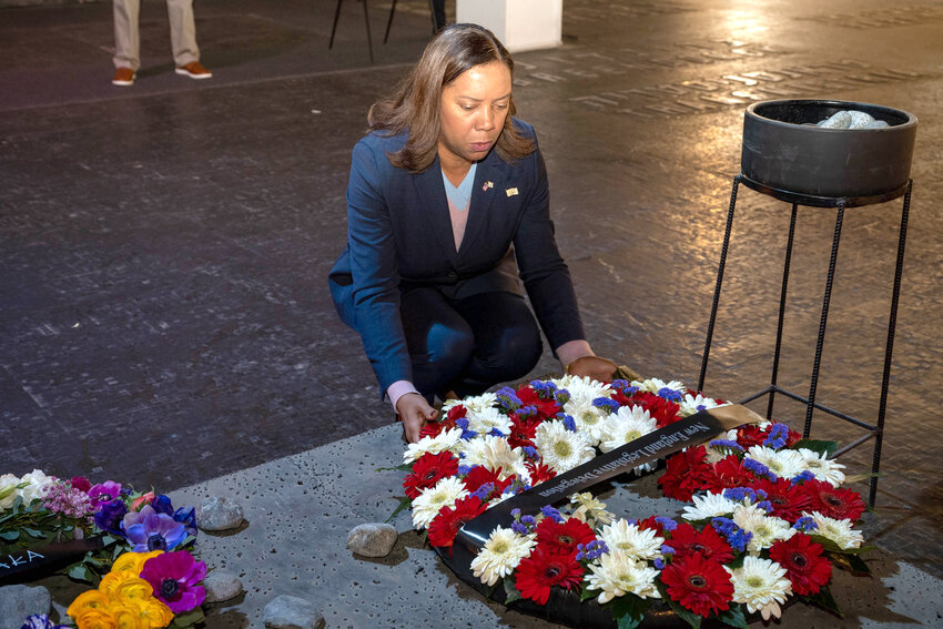 Lt. Gov. Matos lays a wreath at Yad Vashem in Israel.