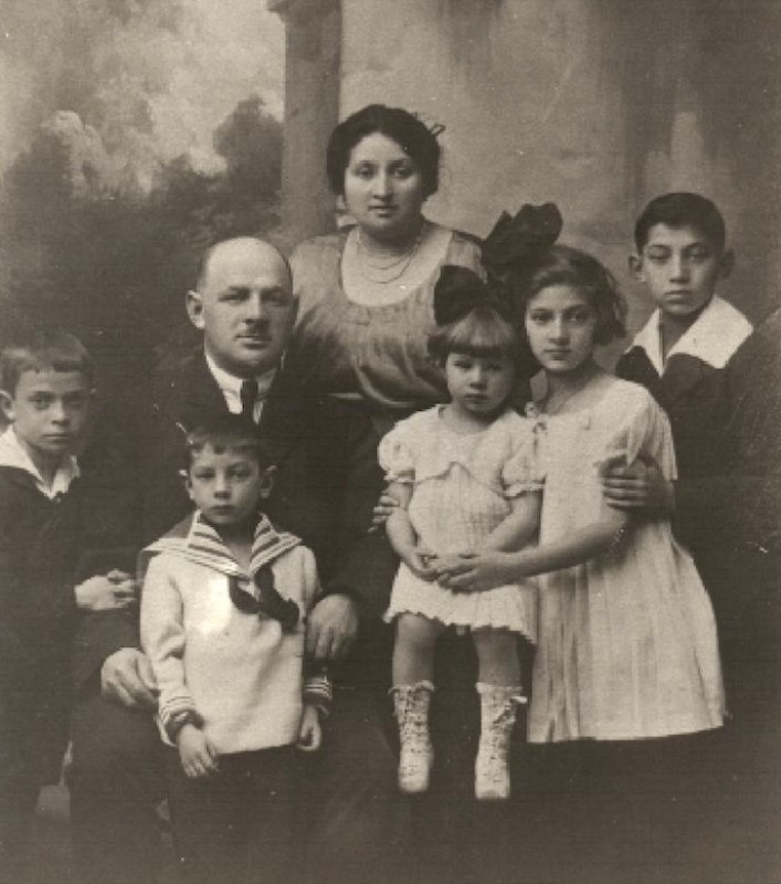 The Kurc family of Radom, Poland, in the early 1930s.