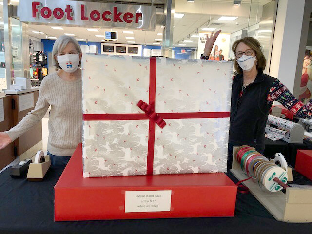Hadassah celebrated 50 years of gift wrapping at the Warwick Mall.