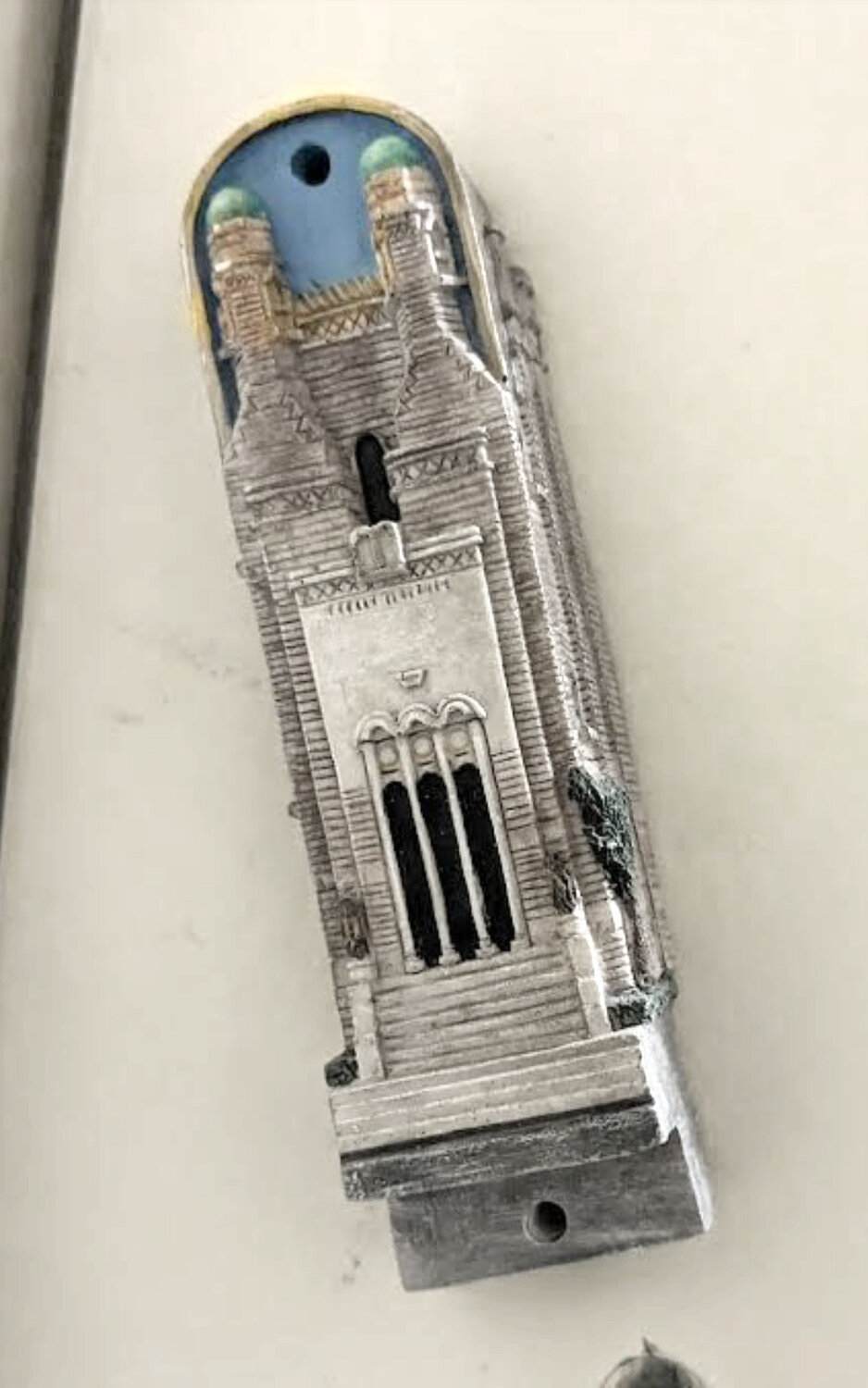 This mezuzah is mentioned in the closing passage of the article.