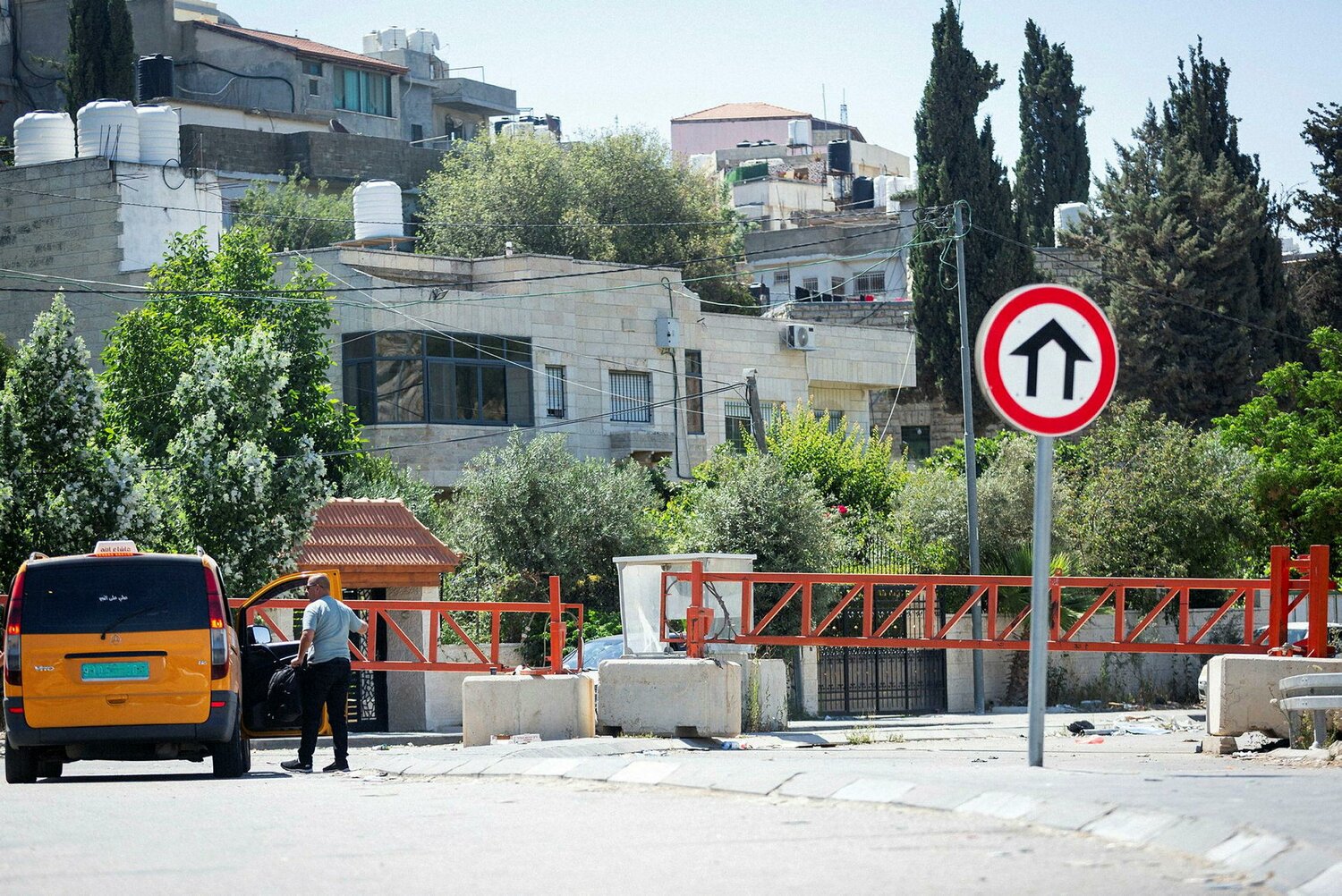 Citing clan feud, IDF besieges West Bank town, blocks Palestinian security forces from entering