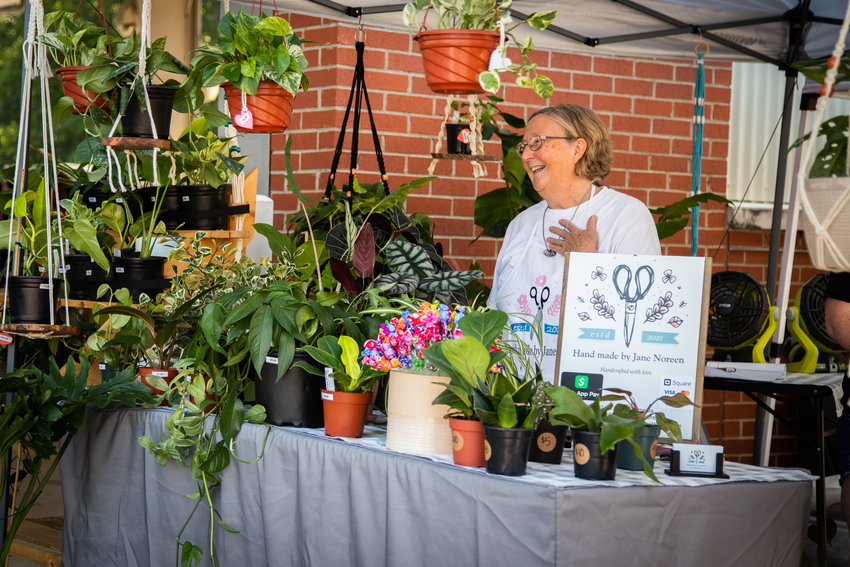 Photos Arts and Crafts Fairs at SC Farmers Market Highlight Diverse