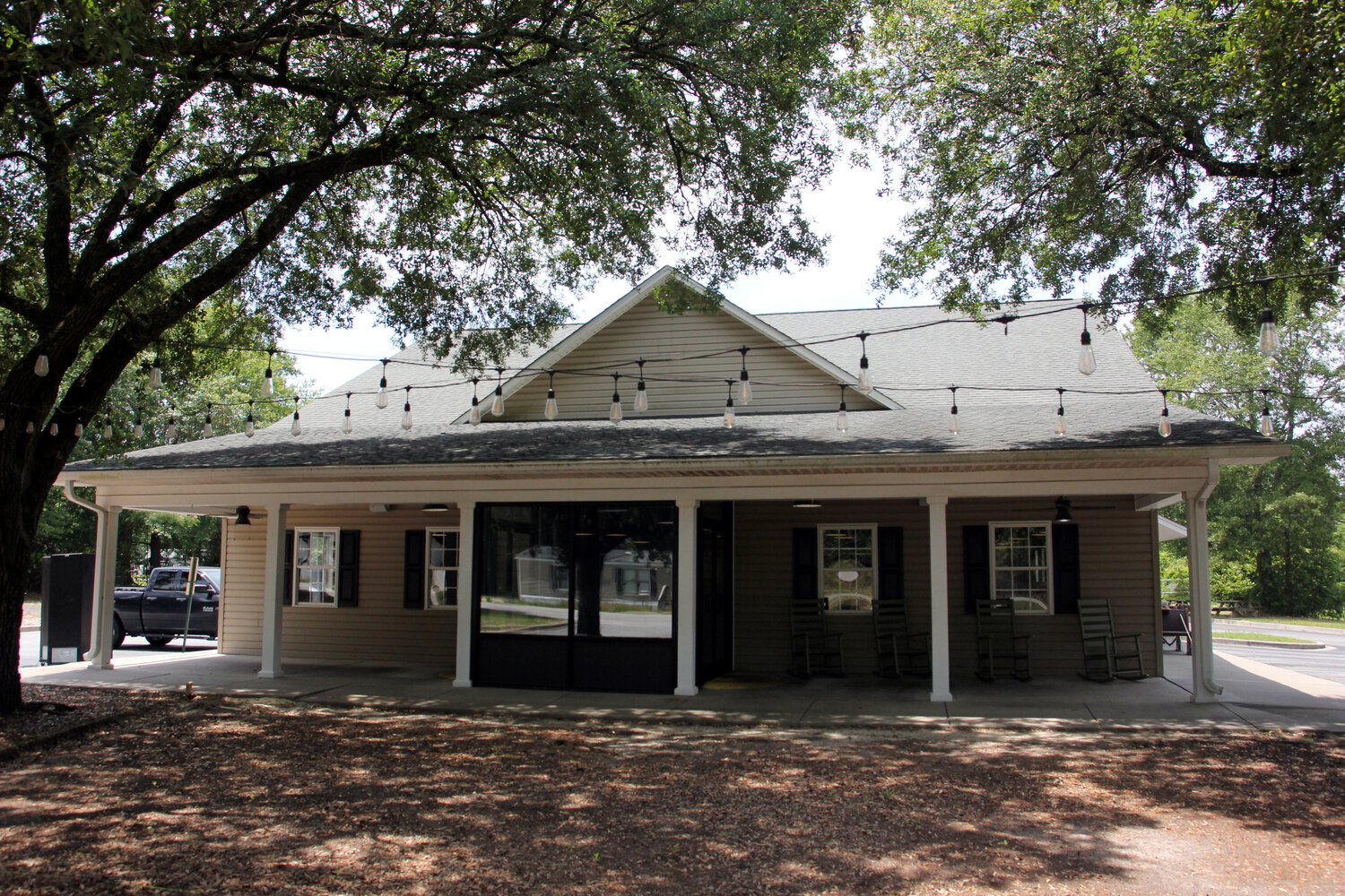 Oak Grove Fish House is set to be replaced by Bone-Appetite.