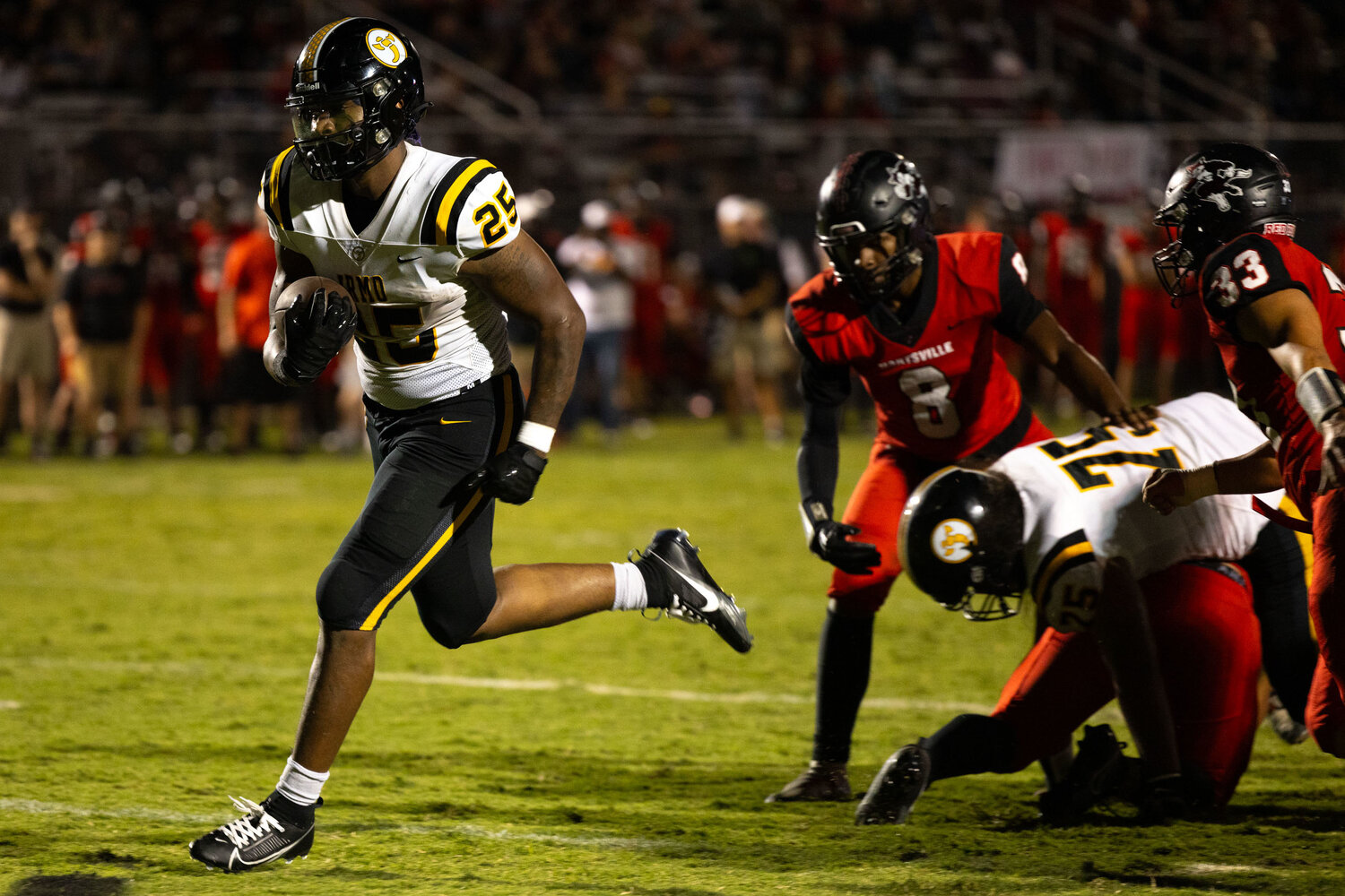Yellow Jackets running back Jaden Allen-Hendrix carries the ball into the end zone in the second quarter to score one of his four touchdowns of the game.