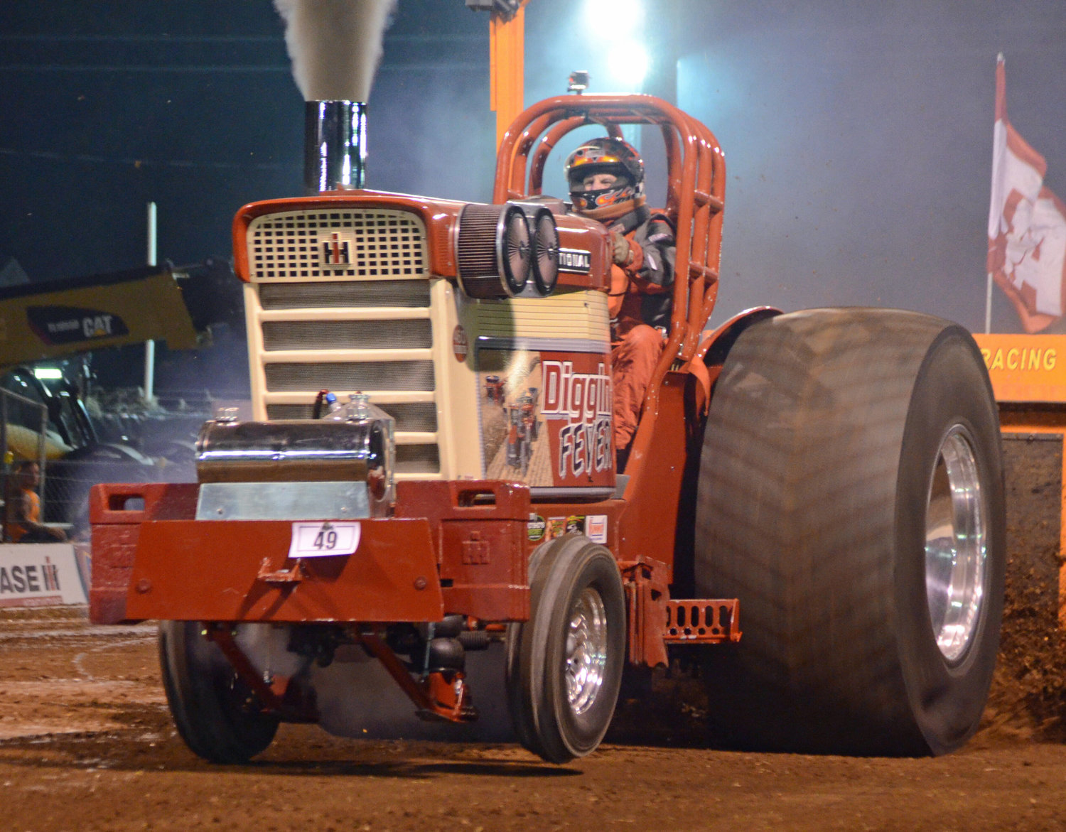Esdon Lehn took his Diggin? Fever International 400 8,000 pound Super Stock Diesel Tractor to the starting line to open up Friday night?s session went 335.4 feet and that distance held up as the Dayton Minnesota resident won the division.