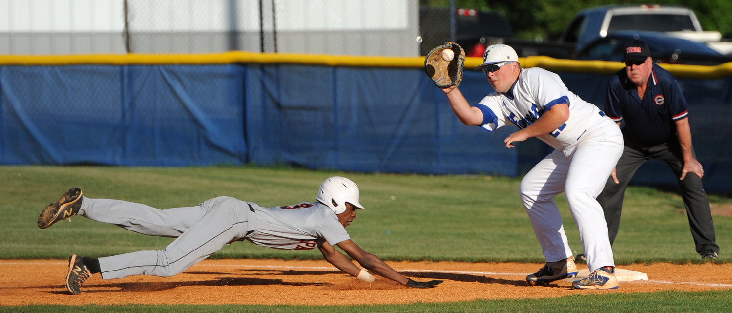 Rocket first baseman Braden Bowyer gets set to lay the tag on a Stratford base runner for the out on a pick off attempt.