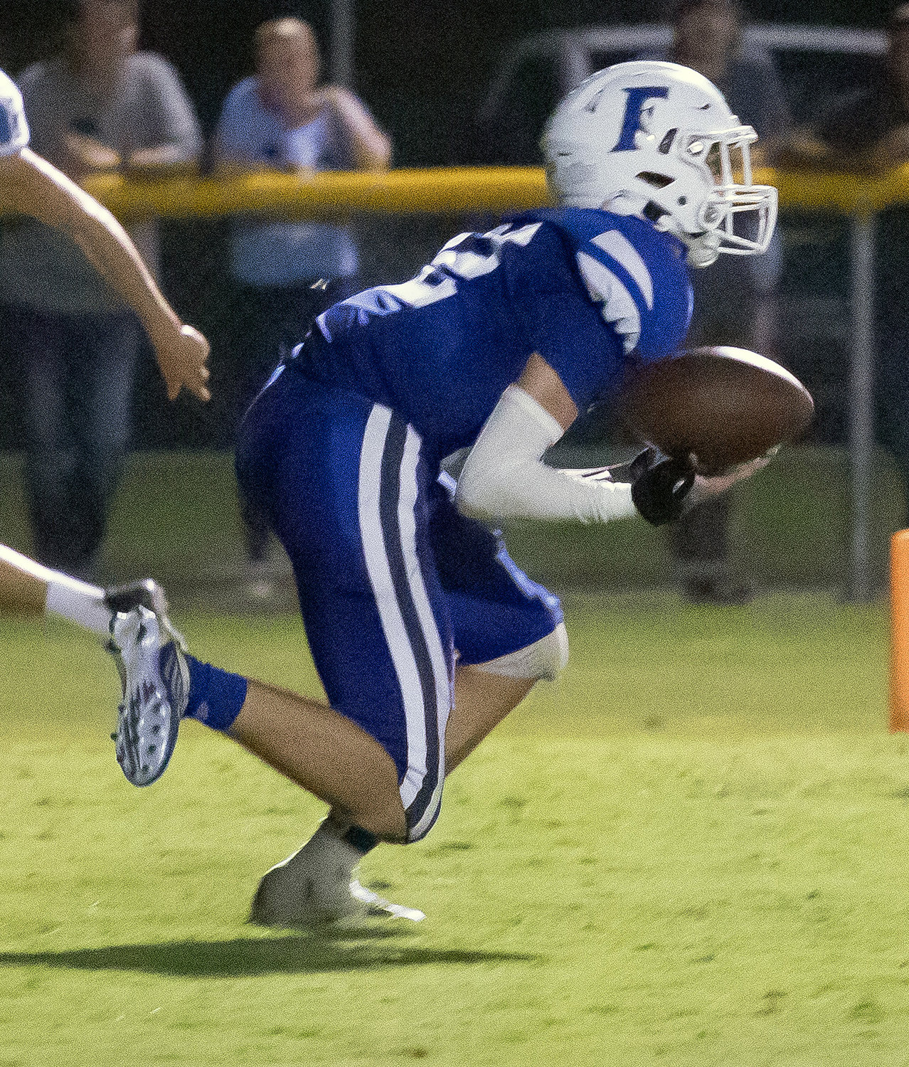 Eli Bell hauls in the 21-yard touchdown catch for the Rockets,