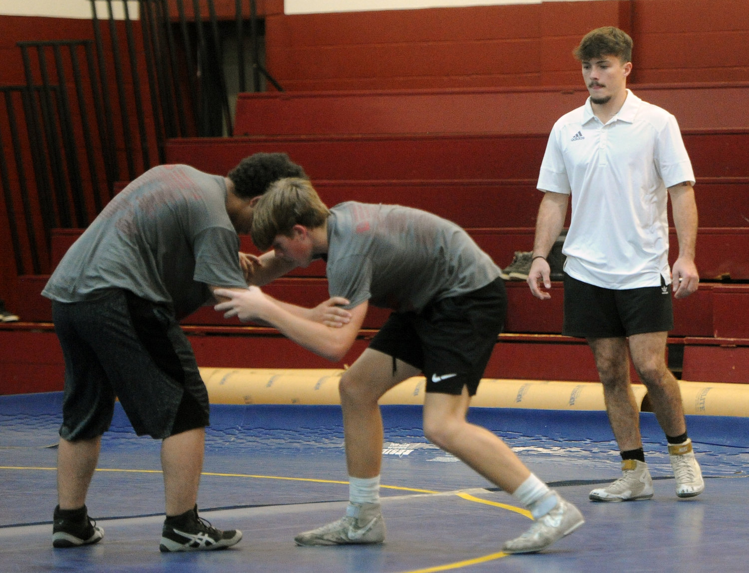 Cornersville wrestling coach Jeff Gross gives instruction to the Bulldogs during a recent practice.