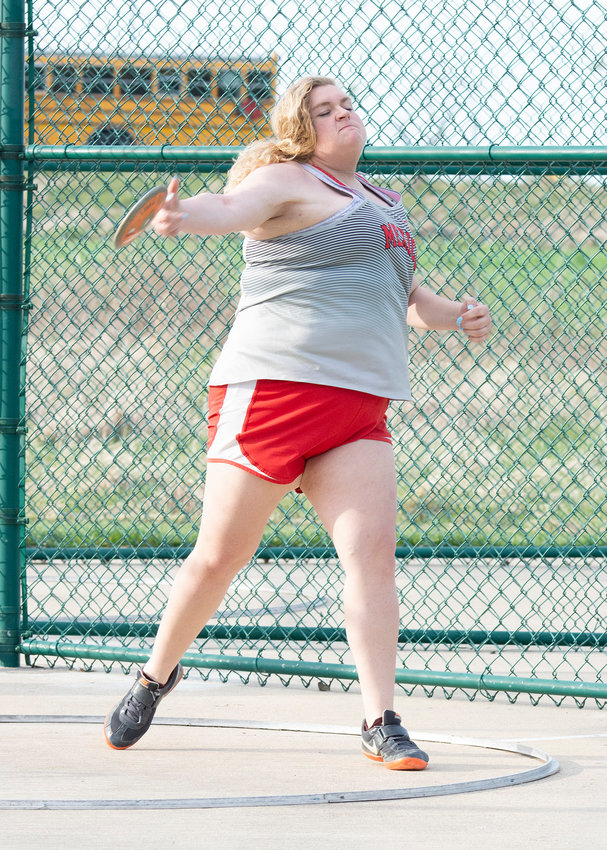 Emma Nowlin of Mexico throws the discus. Nowlin ended the competition in second place. [Leslie A. Meyer Photography]