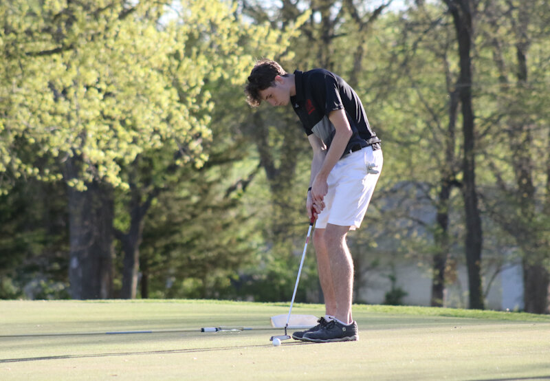 Mexico senior Aidan Knipfel putts at a quad meet hosted by Mexico on April 17 at Arthur Hills.