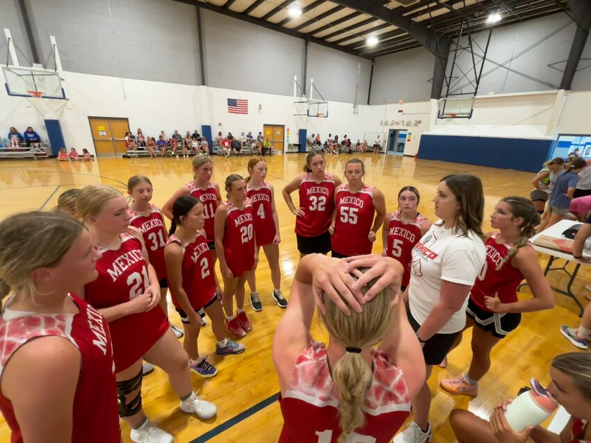 The Mexico Lady Bulldogs gather around head coach Makenzie Mudd during the Lady Coyote Shootout in Paris on June 20.