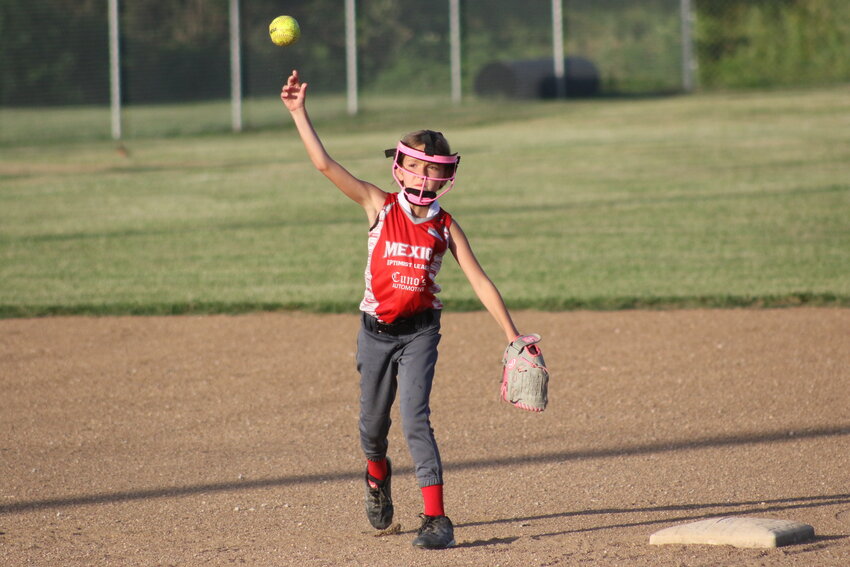 Mexico Jr Preteen Red (Cuno's Automotive) softball vs New Bloomfield
