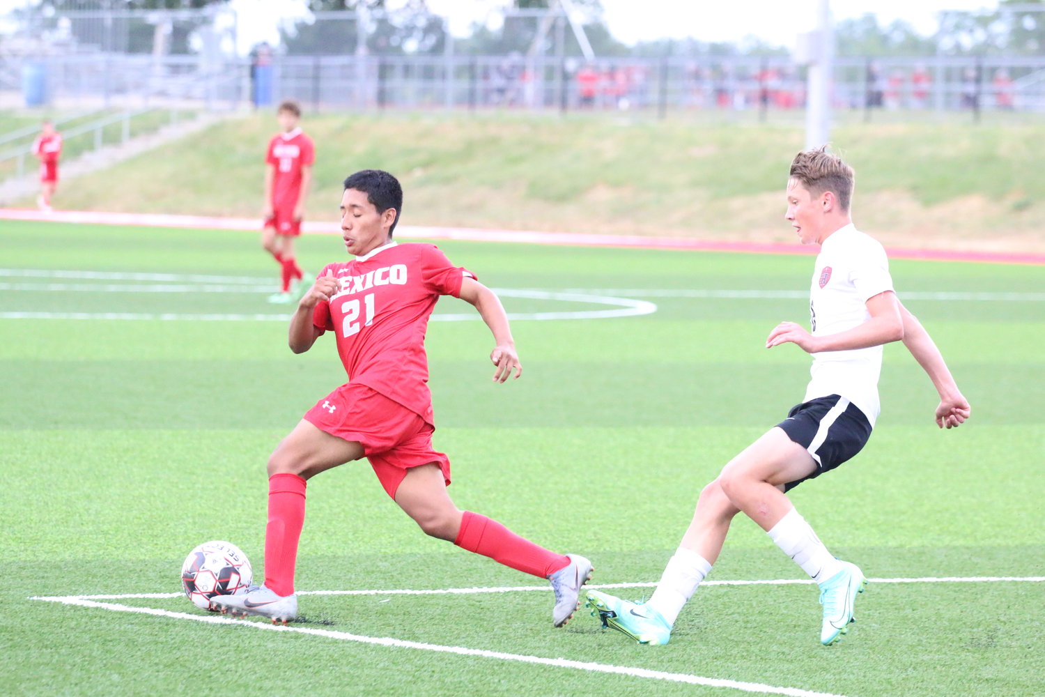Bulldogs midfielder Fernando Guzman tries to get something started on Tuesday against Hannibal. [Dave Faries]