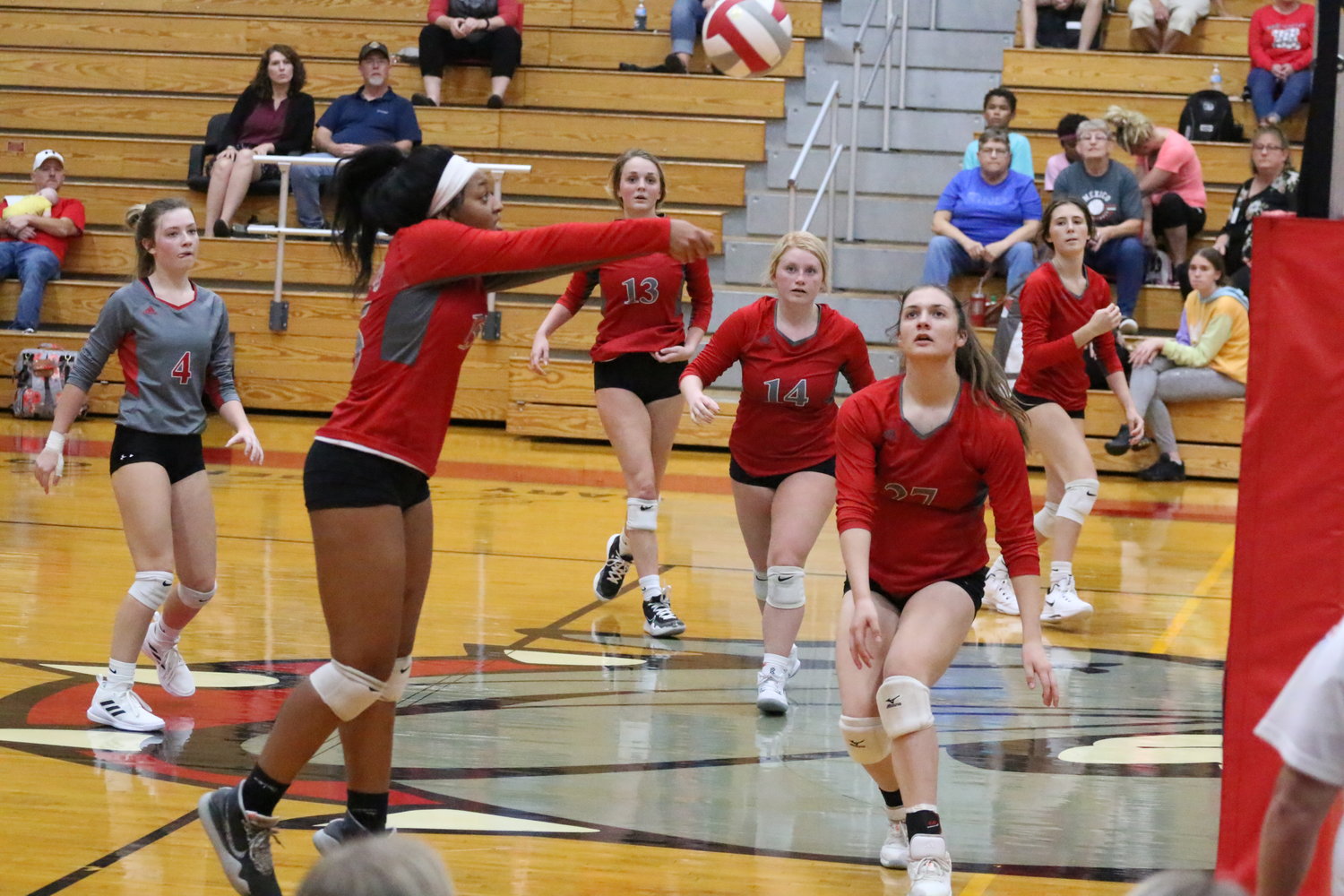 Capri’ona Fountain makes the play while Aleigha Jackson, Jessica Stephens, Ally Wilson, Emily Nunan and Emily Moppin file into position. [Dave Faries]