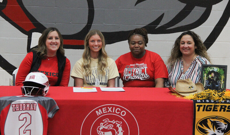 Mexico senior Jordyn Thurman sits with her basketball coaches.