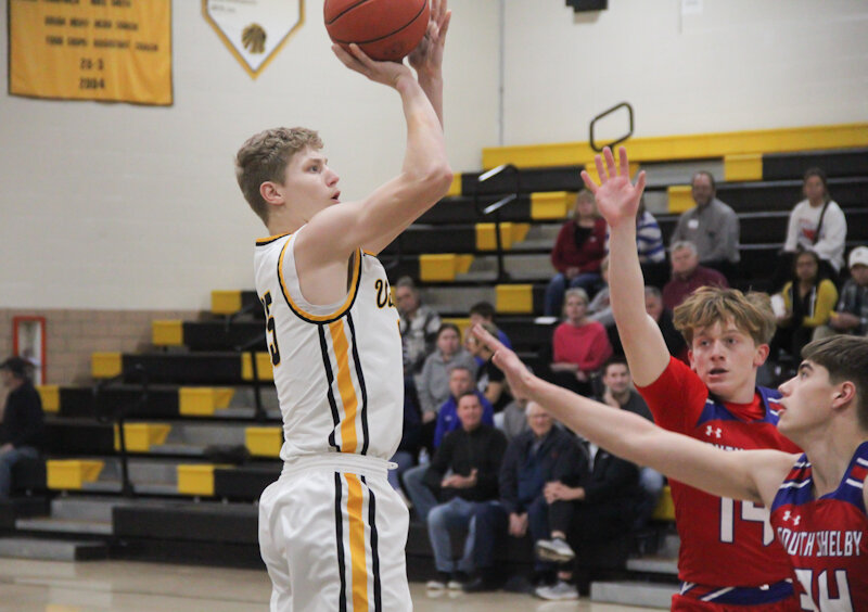 Van-Far sophomore Pacey Reading shoots against South Shelby on Thursday in Vandalia. Reading made this midrange jumper but was effective from deep, hitting a career-high six 3-pointers.