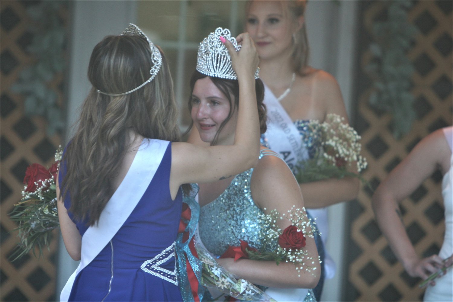 El Reagan receives her crown from Whitney Palm after being voted 2022 Old Settlers Picnic queen on Aug. 6.