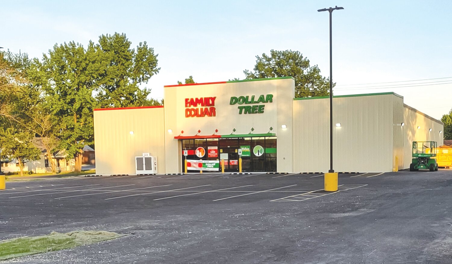 The new Family Dollar/Dollar Tree combo store at 313 S. Sturgeon Street in 
Montgomery City will open at 8 a.m. on June 8.