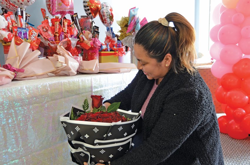 he Garden of His Presence owner Maria Romos arranges a rose bouquet in her new store, which opened last Wednesday.