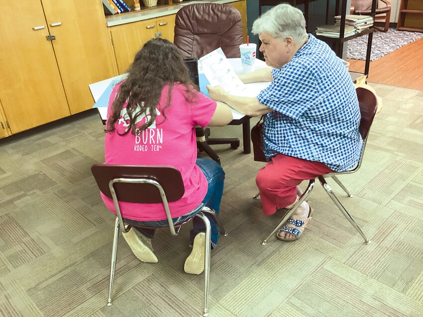 GHS paraeducator Susan Jameson works with sophomore Isabel Shook on her English project during sixth hour Tuesday, May 16. Jameson, who has worked in the education field for 38 years as a special education (SPED) teacher, preschool teacher and GHS paraeducator, will be retiring at the end of the 2022-23 school year.