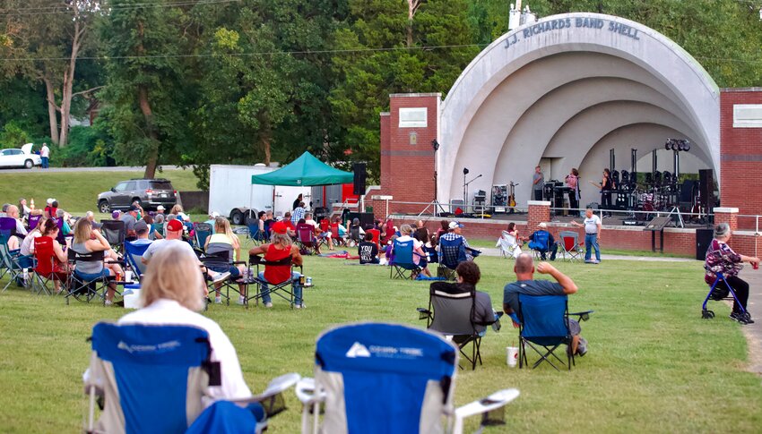With ideal weather conditions, area residents gathered at Lincoln Park on Sunday for a late night full of rock and roll played by Members Only of Springfield, Missouri.