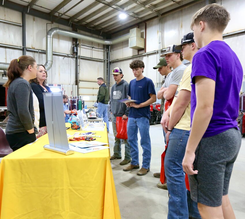 Throughout Wednesday morning, junior and senior high school students at the Southeast Kansas Career and Technical Education Center of Crawford County (SEK CTEC) had the chance to explore various career opportunities from welding to auto tech. Students visited various tables representing businesses such as Cleland Masonry, Crossland Construction, Heritage Tractor, City of Pittsburg, KANSASWORKS, and CDL.