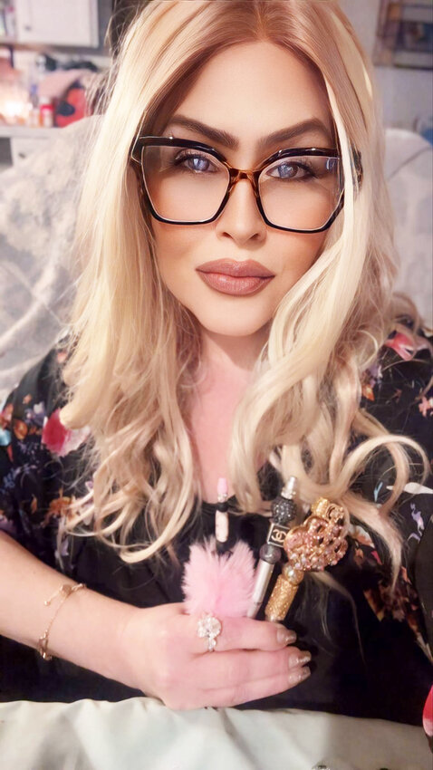 Sarah Shank, a home provider with Mosaic in Southeast Kansas, holds a set of pens she recently made. Shank started making pens for fun, but then decided to sell them and donate a portion of the proceeds to Mosaic.
