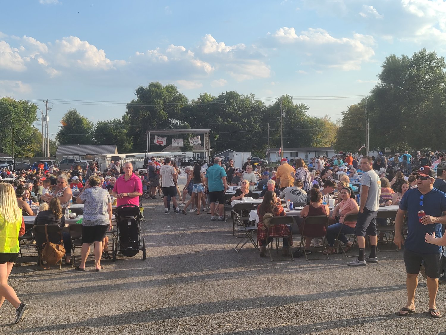 Hundreds of citizens filled the Raiders Sports Complex at the annual Frontenac Education Foundation fundraiser, Festa Italiana, on Saturday.