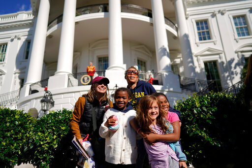 white house fall garden tours 2022