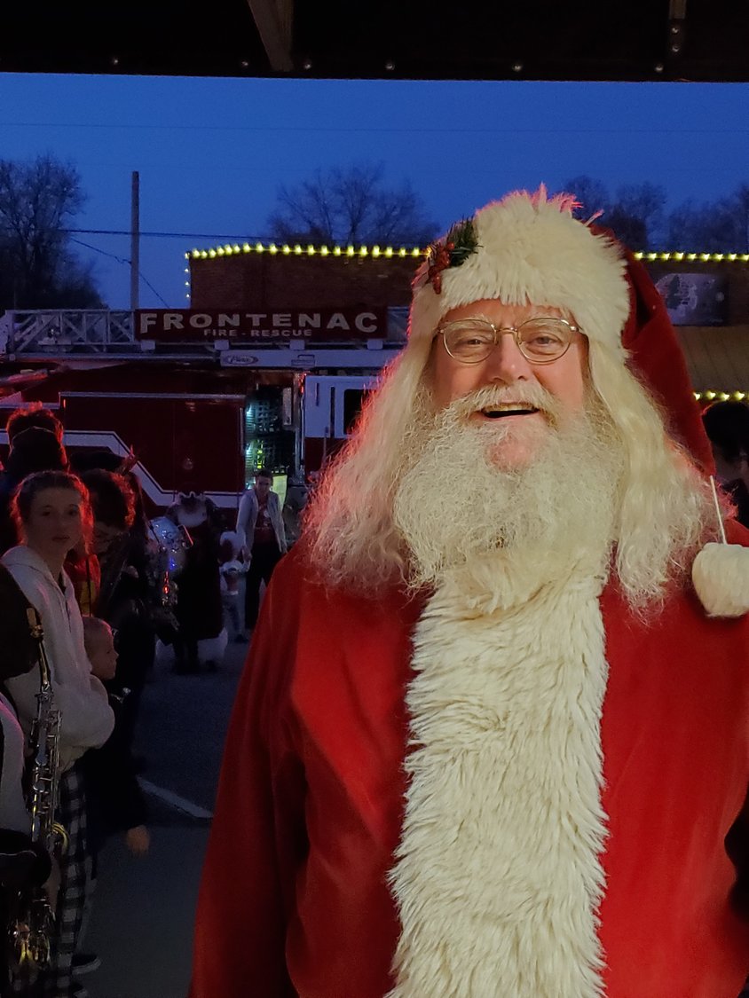 Santa and Mrs. Clause will be making a special appearance at the City of Frontenac’s Christmas Tree Lighting event in downtown Frontenac this Sunday evening.