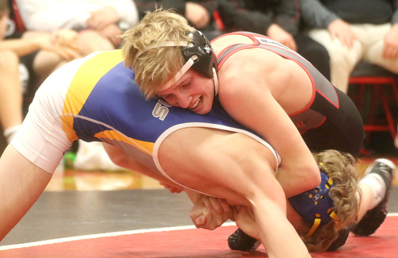 Fort Madison's Emmett Kruse gets Wapello's Zach Harbison in second match action Tuesday night at the Hounds' double dual with Mediapolis, Burlington, and Wapello. Kruse would work a fall over Harbison. Photo by Chuck Vandenberg/PCC