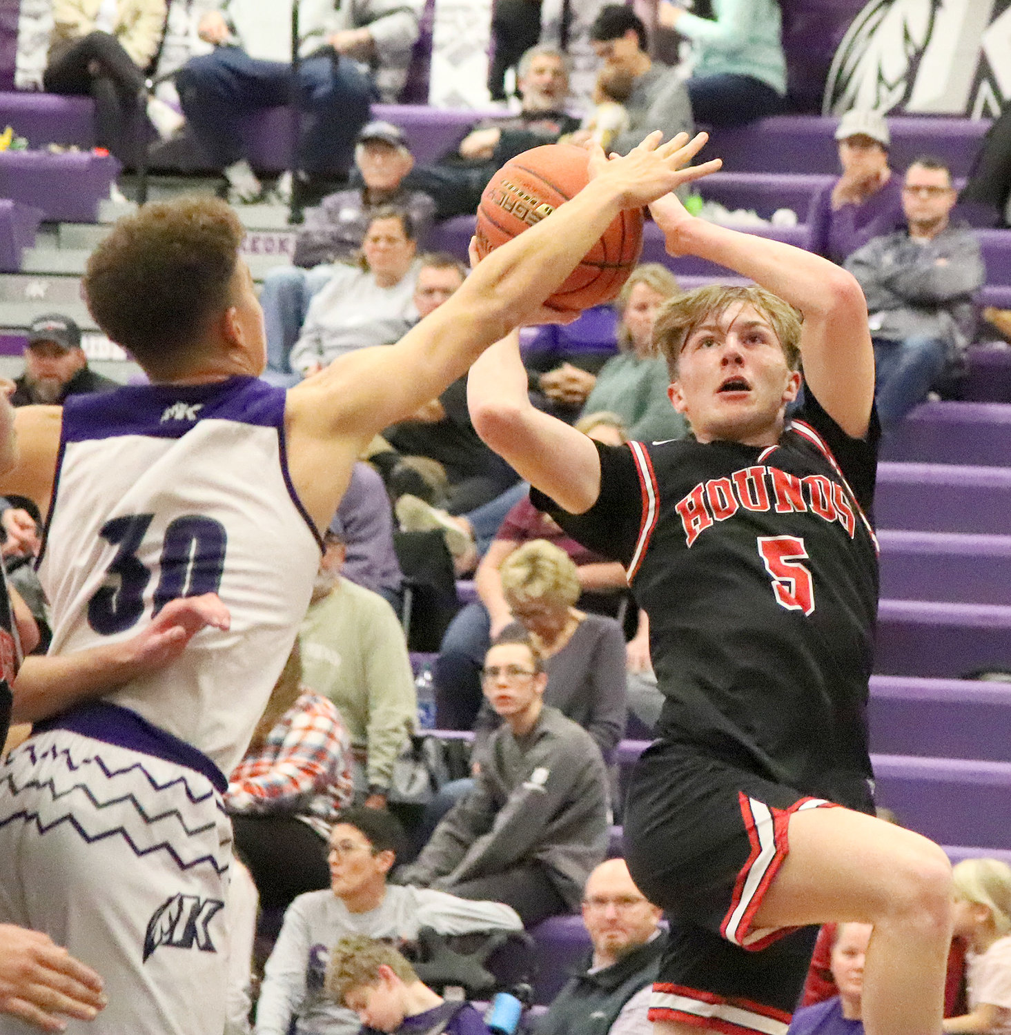 Carson Rashid (5) slides down the left side of the lane and hits a floater while Keokuk's Brenton Hoard tries to defend.