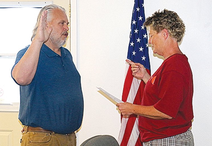 Swea City Mayor Wendy Zielske swore in Barry Boland as a new councilman at the council&rsquo;s Wednesday, May 18 meeting. Boland replaces Jim Albrant who resigned from the council. Boland will serve out Albrant&rsquo;s unexpired term that ends December 2023.