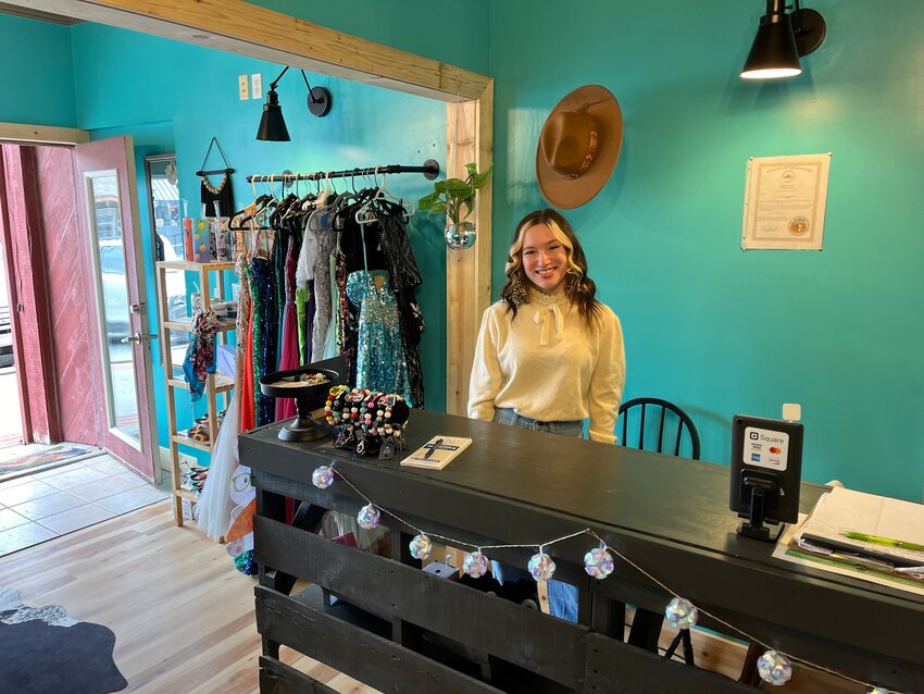 Summer Rae Samples recently opened Shaden’s Rae Boutique in downtown Adrian. The 19-year-old rodeo competitor and entrepreneur always dreamed of owning her own boutique. The store is located at 35 East Main Street.