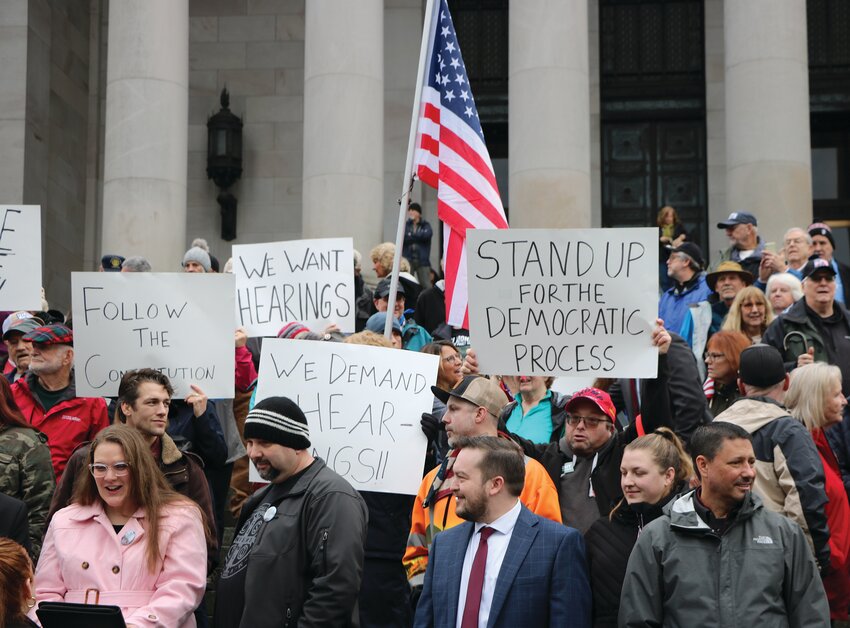 Crowd demands hearing on citizen initiatives - Lake Chelan Mirror