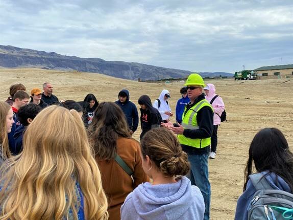 WM’s Eric Keogh hosts 8th grade students for a tour at the Greater Wenatchee Regional Landfill. Educational outreach is part of WM’s stewardship work for certification by the Wildlife Habitat Council.