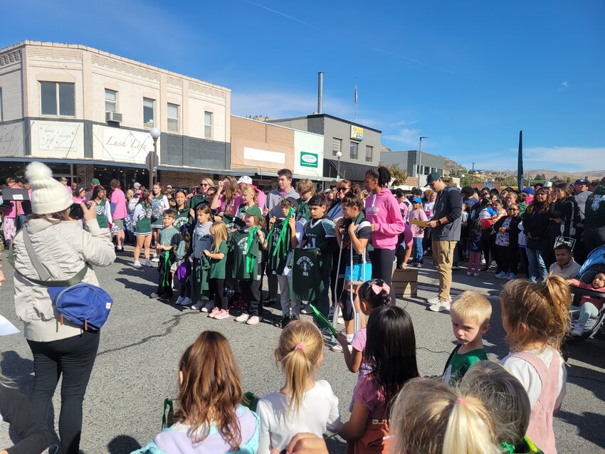 Spirit Awards were presented to Morgan Owings Elementary, Chelan High and Middle School students, and teachers at the 2nd annual Chelan High School Homecoming parade.