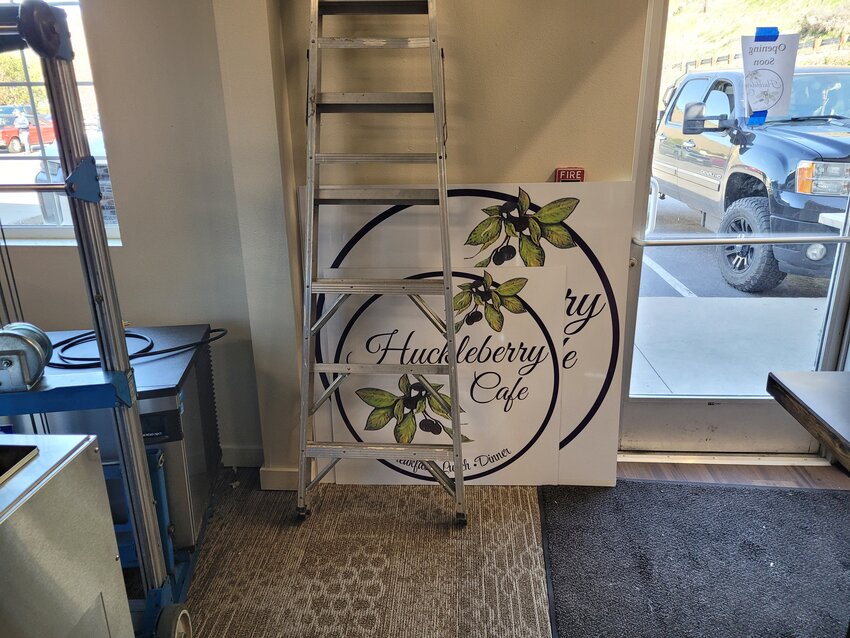 Familiar signage promises breakfast, lunch and dinner at the new location.