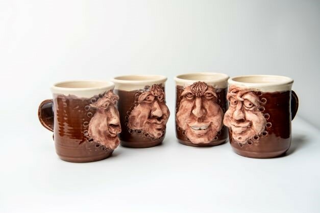 Momi Palmieri: Wry Bred   (4 mugs)