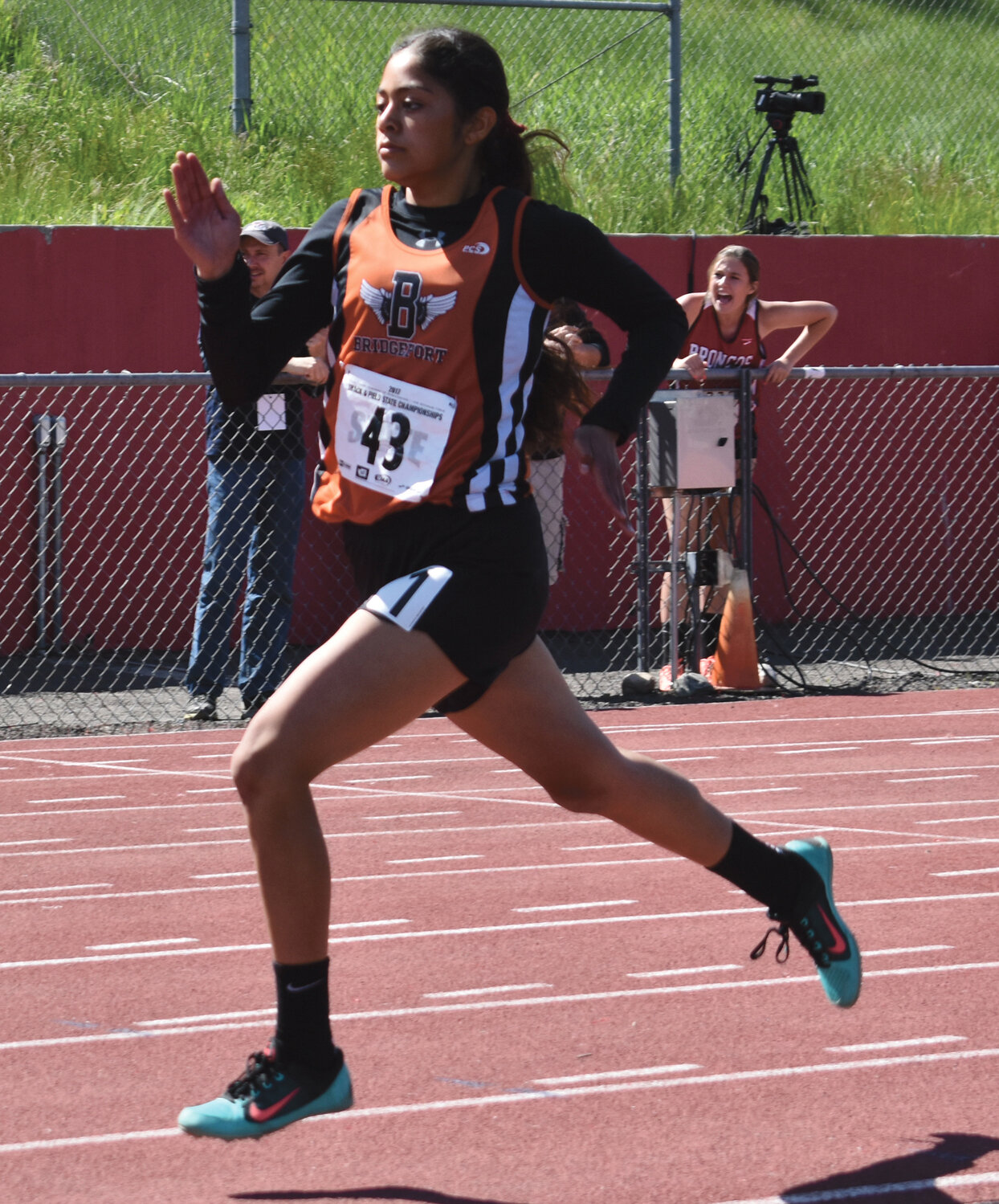 Esmeralda Garcia finished in 13th place in the girls 400m with a time of 1:05.52.