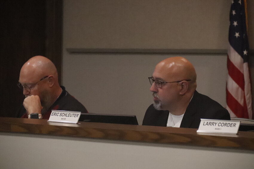 Mayor Eric Schleuter (right) and Alderman Jack Crump (left) at the meeting.
