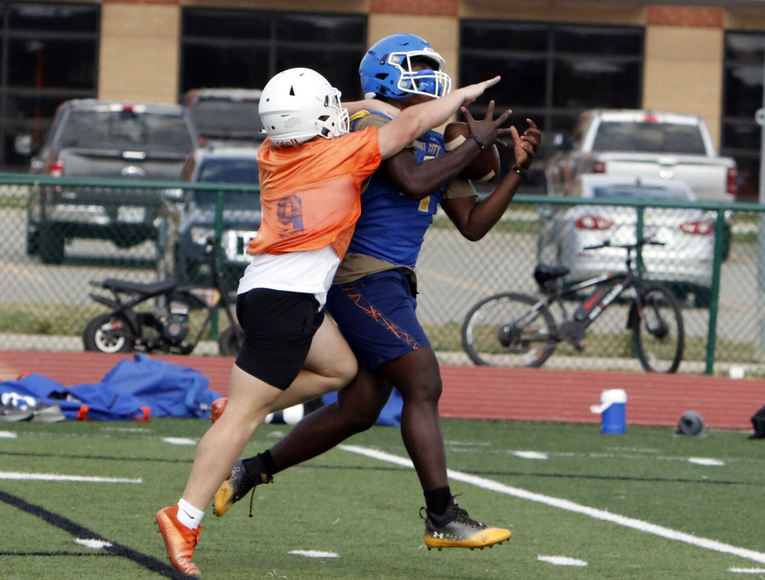 Carle’on Jones makes a contested catch during last week’s scrimmage.