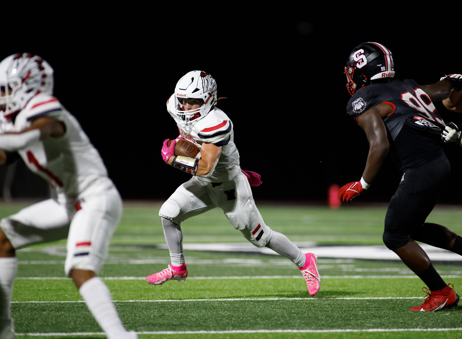 Warrenton's Austin Haas (7) carries the ball during a game against Fort Zumwalt South, Friday, Aug. 25, 2023, at Fort Zumwalt South High School in St. Peters, Mo.