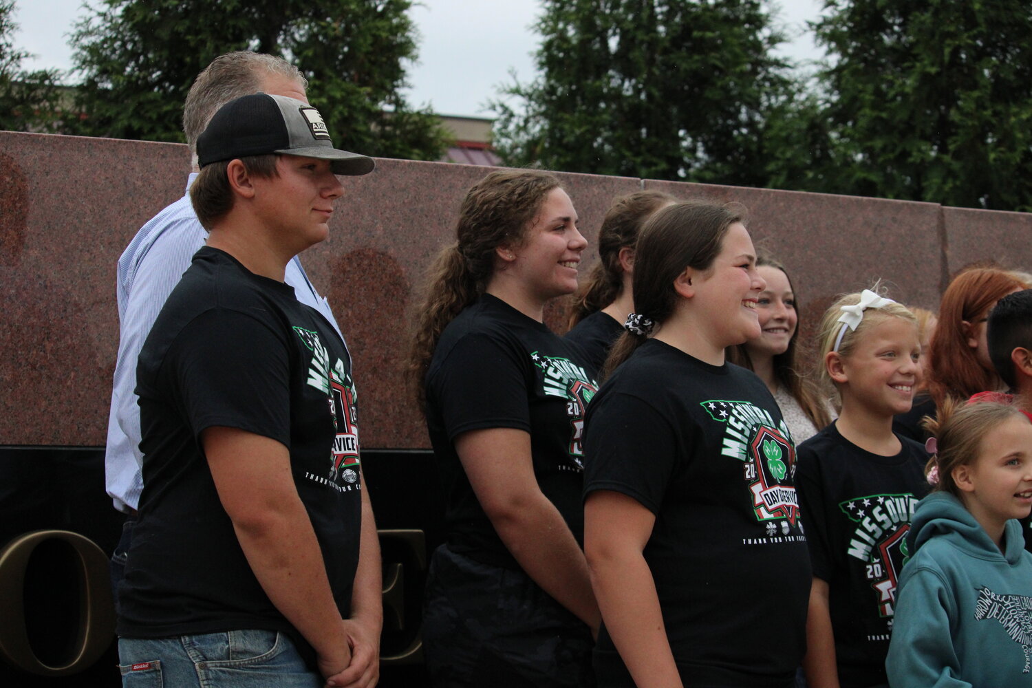 Madison Dent joins other members of Warren County 4-H groups for a photo after the ceremony.