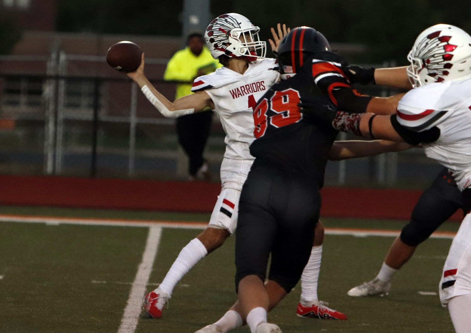 Quarterback Charlie Blondin throws a touchdown pass to Mason Thompson during the second quarter of last week’s game.