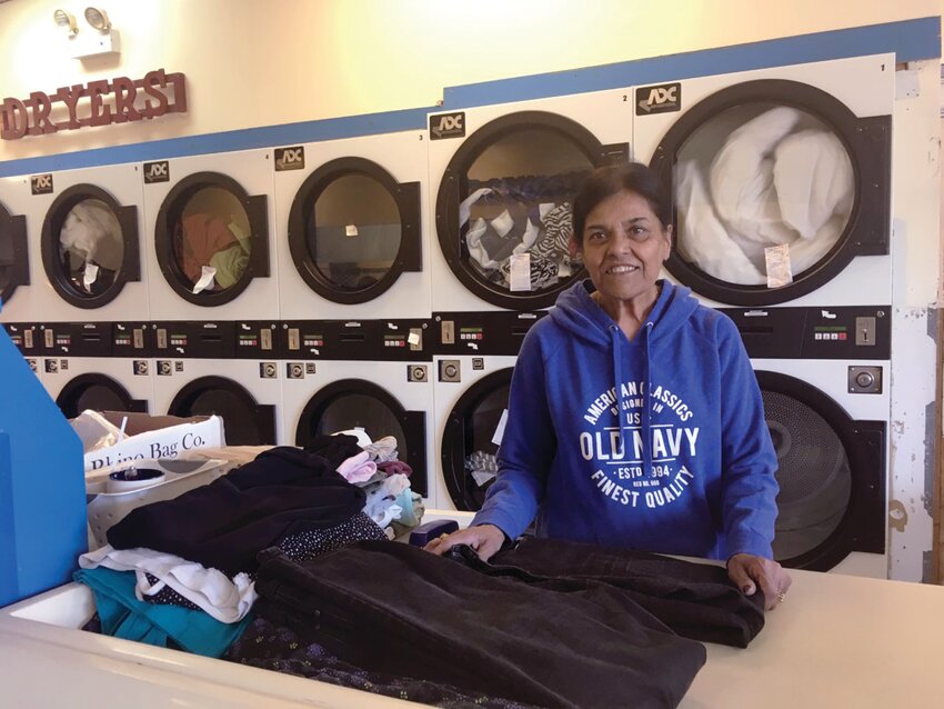 Come to Jain’s Laundry, a familiar and family-run laundromat on Putnam Pike in Johnston, for all your wash/dry/fold laundry needs and for self-service washing & drying machines.